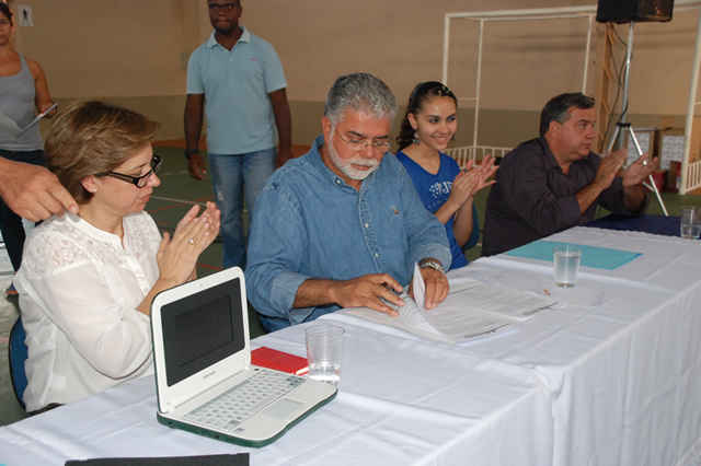 Entrega do UCA nas escolas estaduais